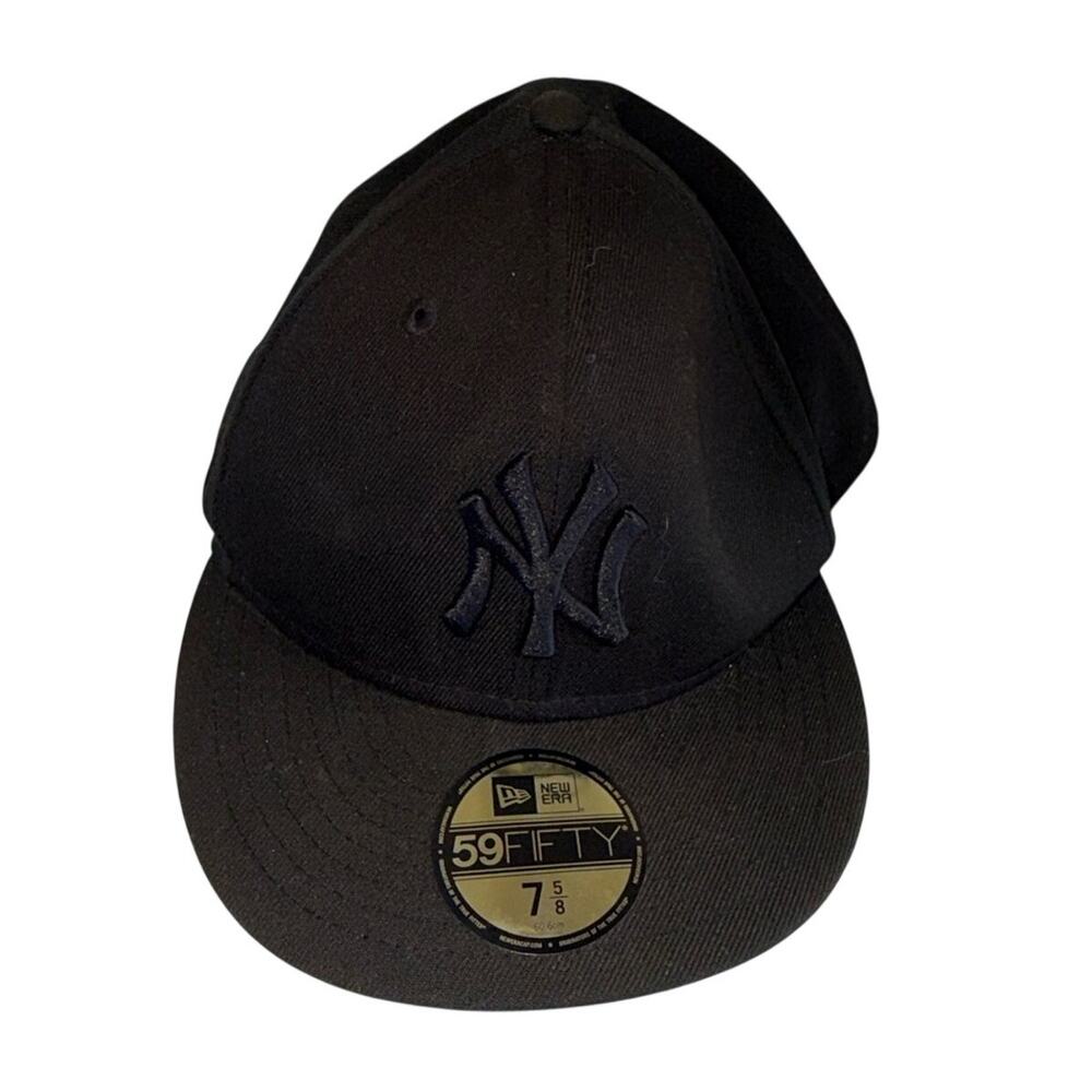 NWT MLB NEW YORK YANKEES 59 Fifty New Era Black on black Fitted Cap 7 5/8